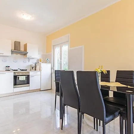 2 Bedroom Amazing In Apartment
