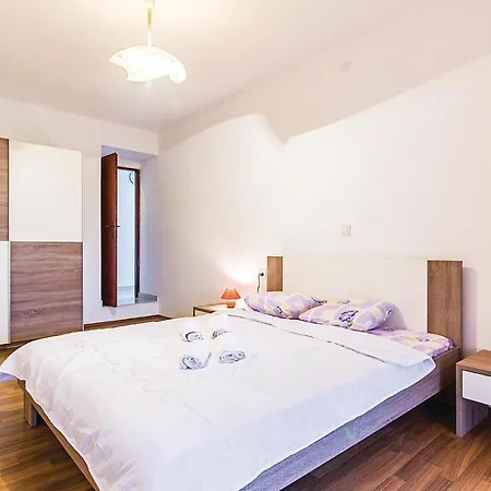 2 Bedroom Amazing In Apartment *